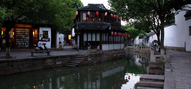 和比自己颜值低的朋友出去玩可以穿好看的衣服吗?游戏画面